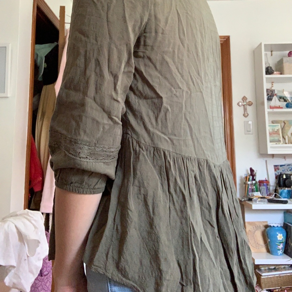 Top - Picture 2 of 3
